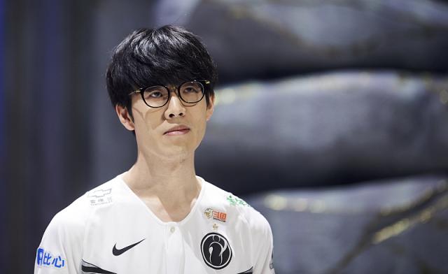 更加令人担 更加令人担